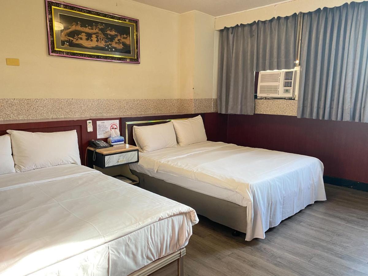 Huang Kai Hotel Тайджун Екстериор снимка