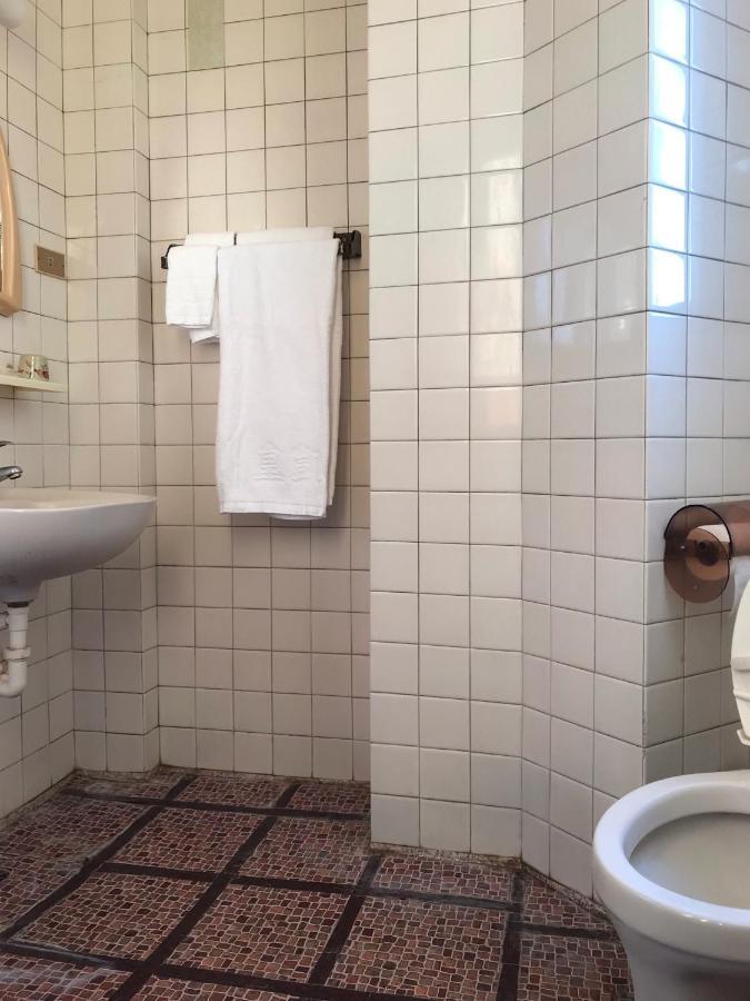 Huang Kai Hotel Тайджун Екстериор снимка