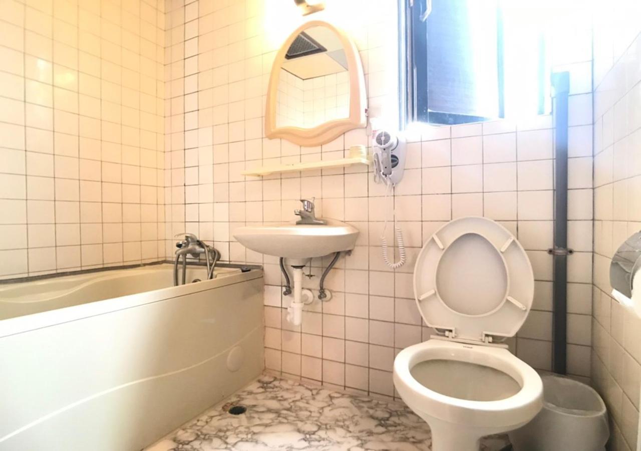 Huang Kai Hotel Тайджун Екстериор снимка