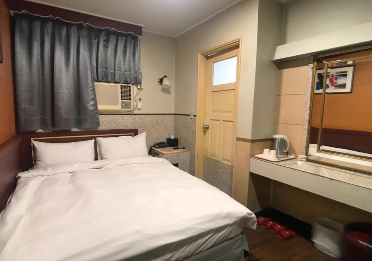 Huang Kai Hotel Тайджун Екстериор снимка
