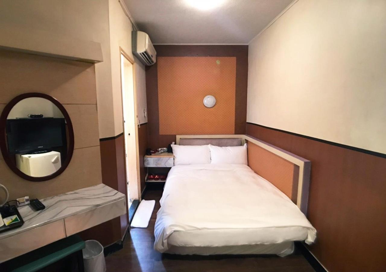 Huang Kai Hotel Тайджун Екстериор снимка